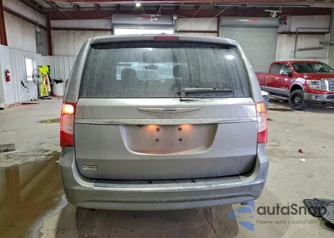 2016 Chrysler Town & Country Touring z USA, uszkodzony, nr VIN 2C4RC1BG7GR288596